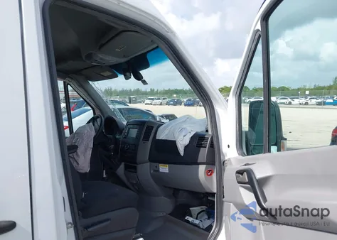 2017 Mercedes-Benz Sprinter 2500 High Roof V6 из США, поврежденный, VIN WD3PE8CD2HP523000